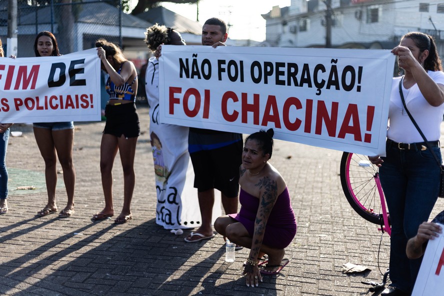 Ato em Vicente de Carvalho, no Guarujá, pediu fim da Operação Escudo, que já deixou 16 mortos