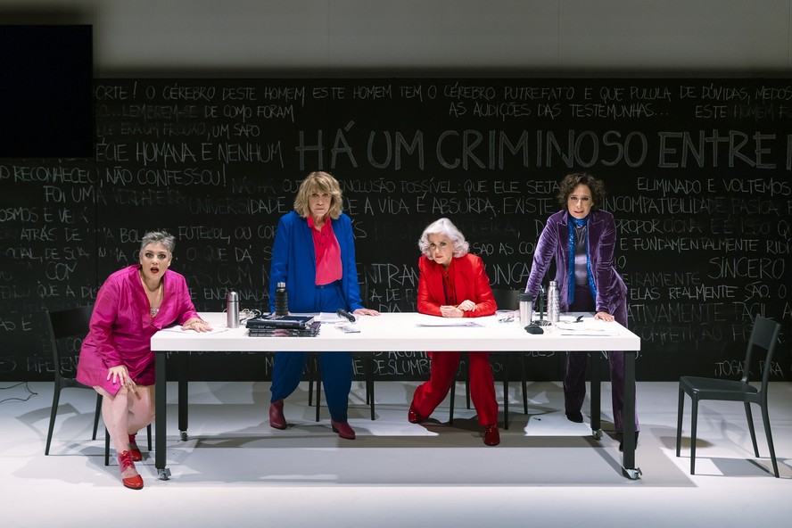 Ana Baird, Renata Sorrah, Marieta Severo, Andrea Beltrão em cena na peça 'O espectador'