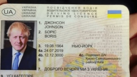 Polícia prende homem com carteira de motorista falsa em nome de Boris Johnson na Holanda