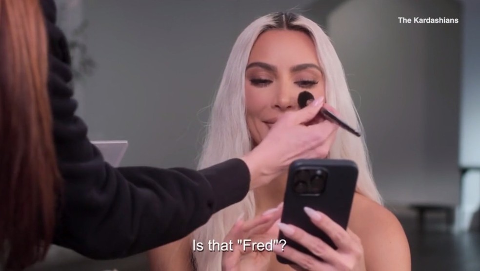 "É o Fred?", perguntou o ex-cunhado de Kim Kardashian à empresária em novo episódio da série "The Kardashians" — Foto: Reprodução/Hulu
