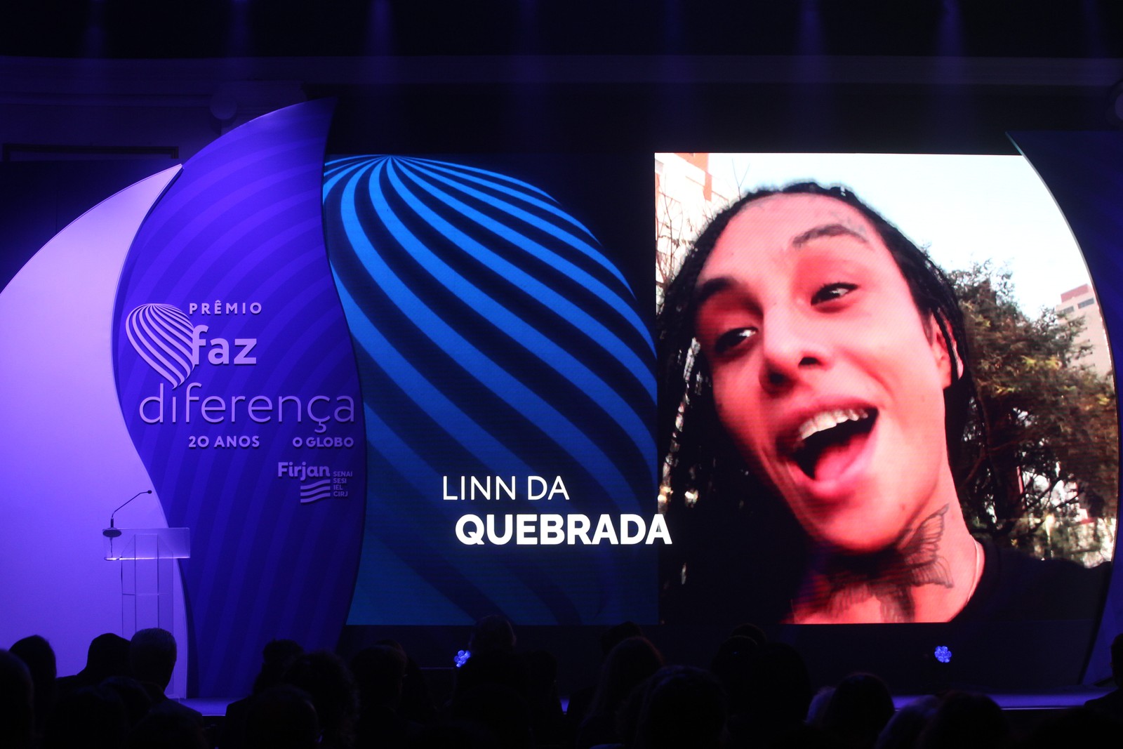 A artista Linn da Quebrada, vencedora na categoria Diversidade, agradece o prêmio por meio de um vídeo enviado. Ela não pôde comparecer à cerimônia  — Foto: Alexandre Cassiano