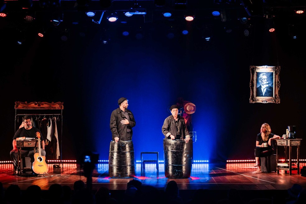 Cena de "Seis atores à procura de Machado", da Cia. Poiésis de Teatro — Foto: Divulgação/Paulo Aragon