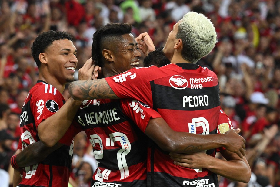 Flamengo vence o Fortaleza e fica a seis pontos da liderança
