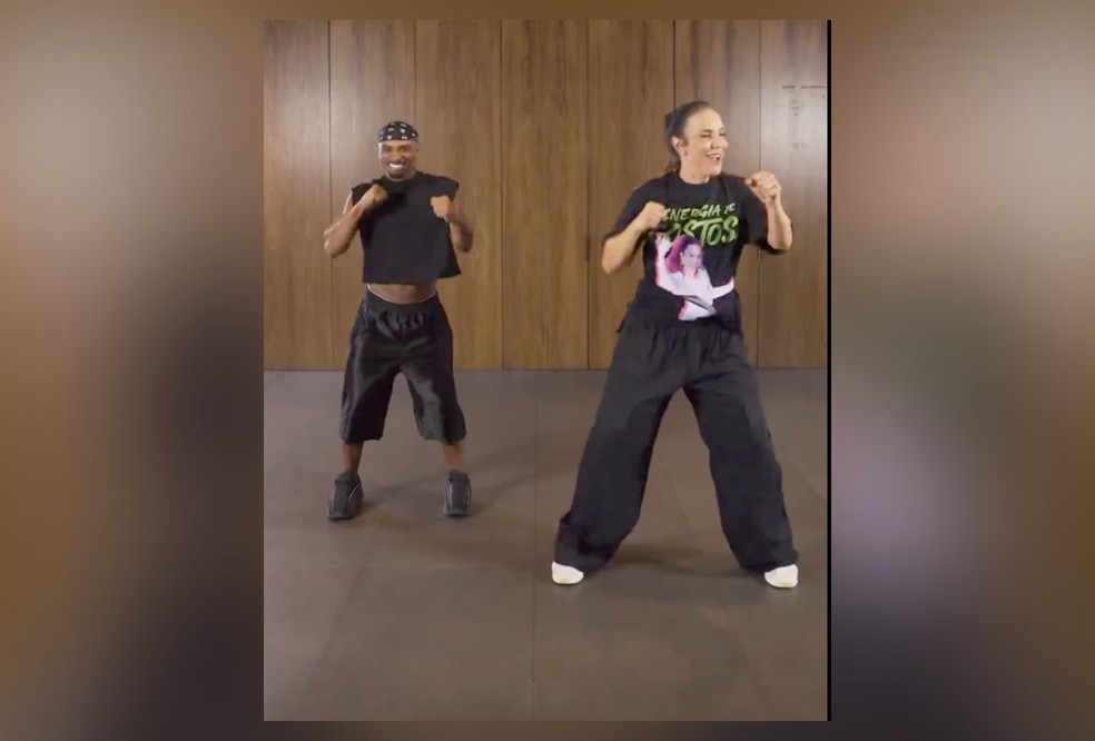 Yvette Sangallo ensina coreografia de uma música 