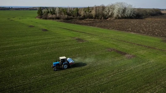 Brasil precisa investir para reduzir a dependência de fertilizantes importados, defendem ex-ministras da Agricultura