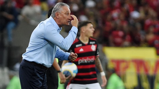 Criticado, Flamengo de Tite convive com contraste entre expectativa pelo ataque estrelado e realidade com pobreza de repertório