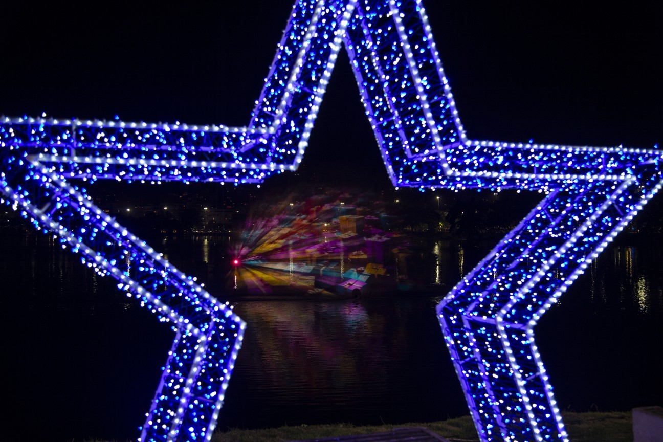 The performances on the water mirror are part of the Christmas program at Lagoa - Photo: Alexandre Cassiano