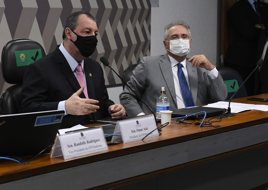 Na CPI, os senadores Omar Aziz (PSD-AM) e Renan Calheiros (MDB-AL)