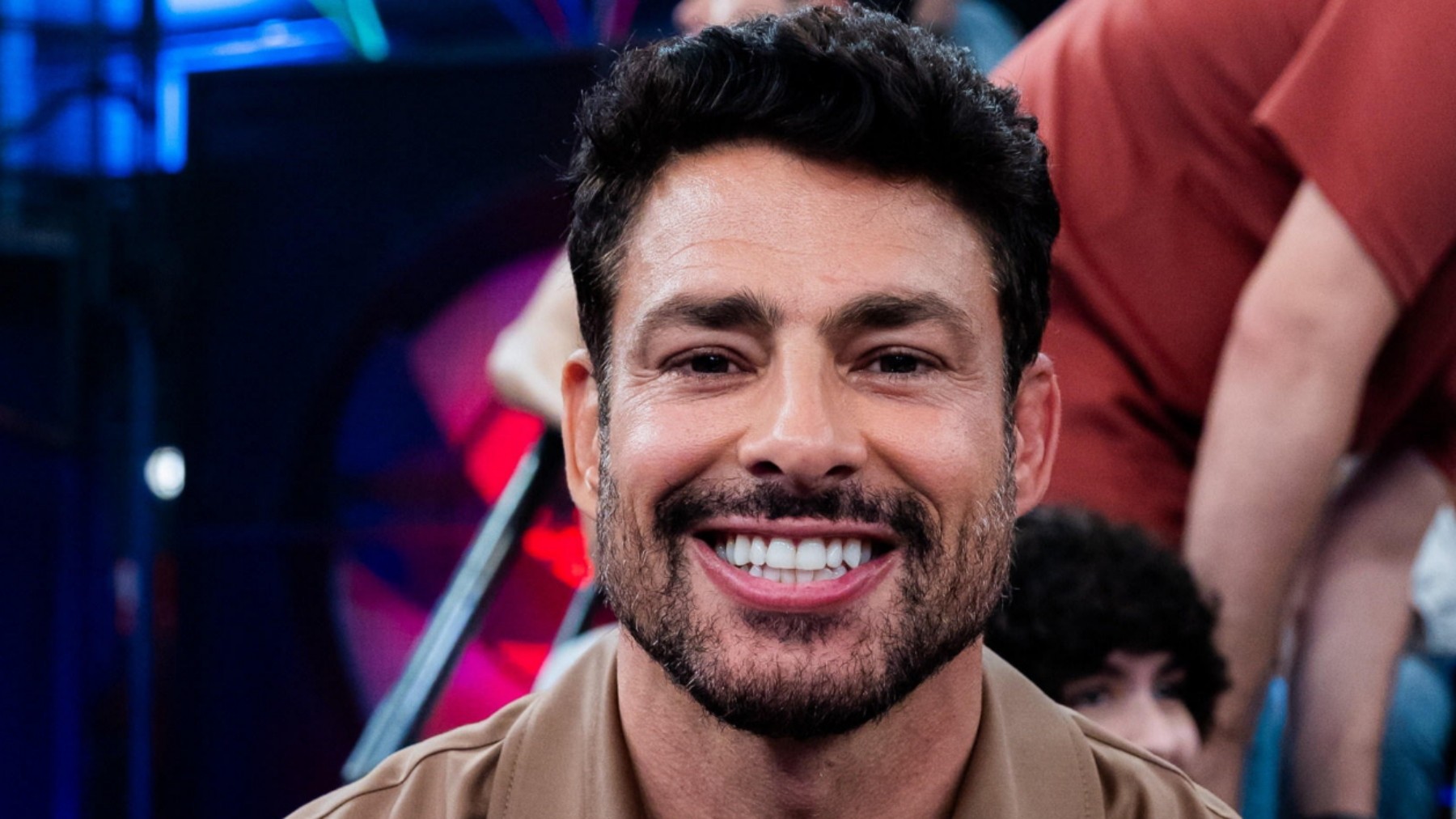 O que faz um sorriso bonito? Cauã Reymond aparece entre os destaques