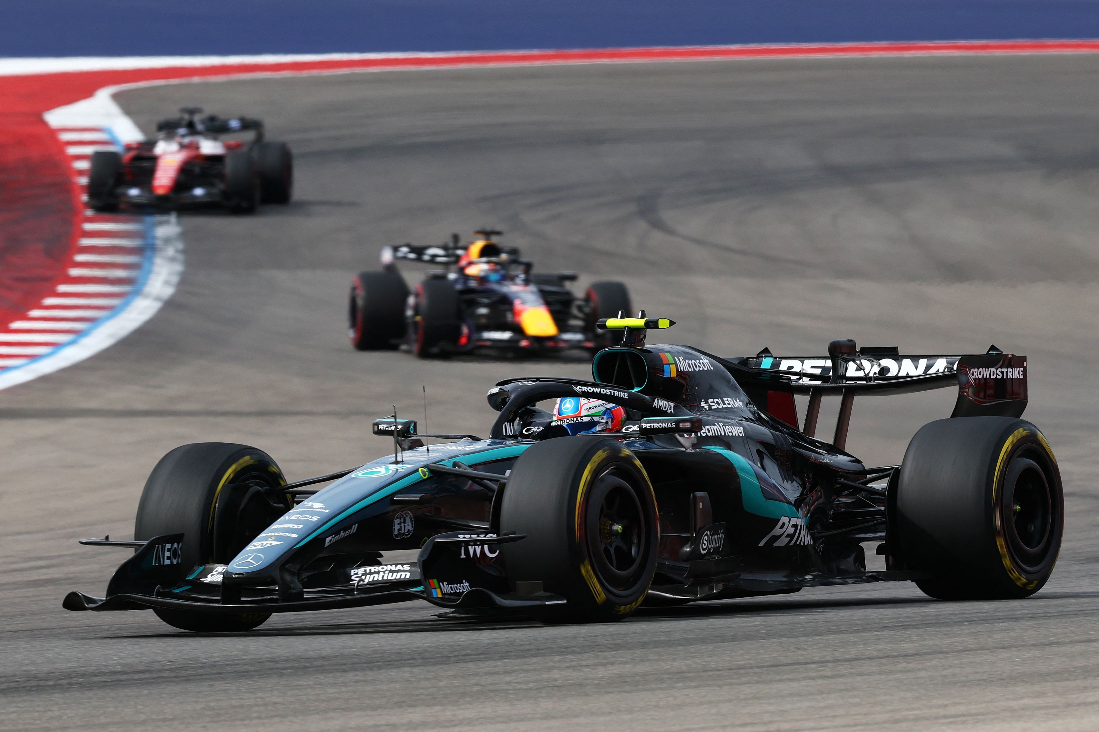 Antonelli vence GP dos Estados Unidos, mas Russell e Hamilton evitam título antecipado