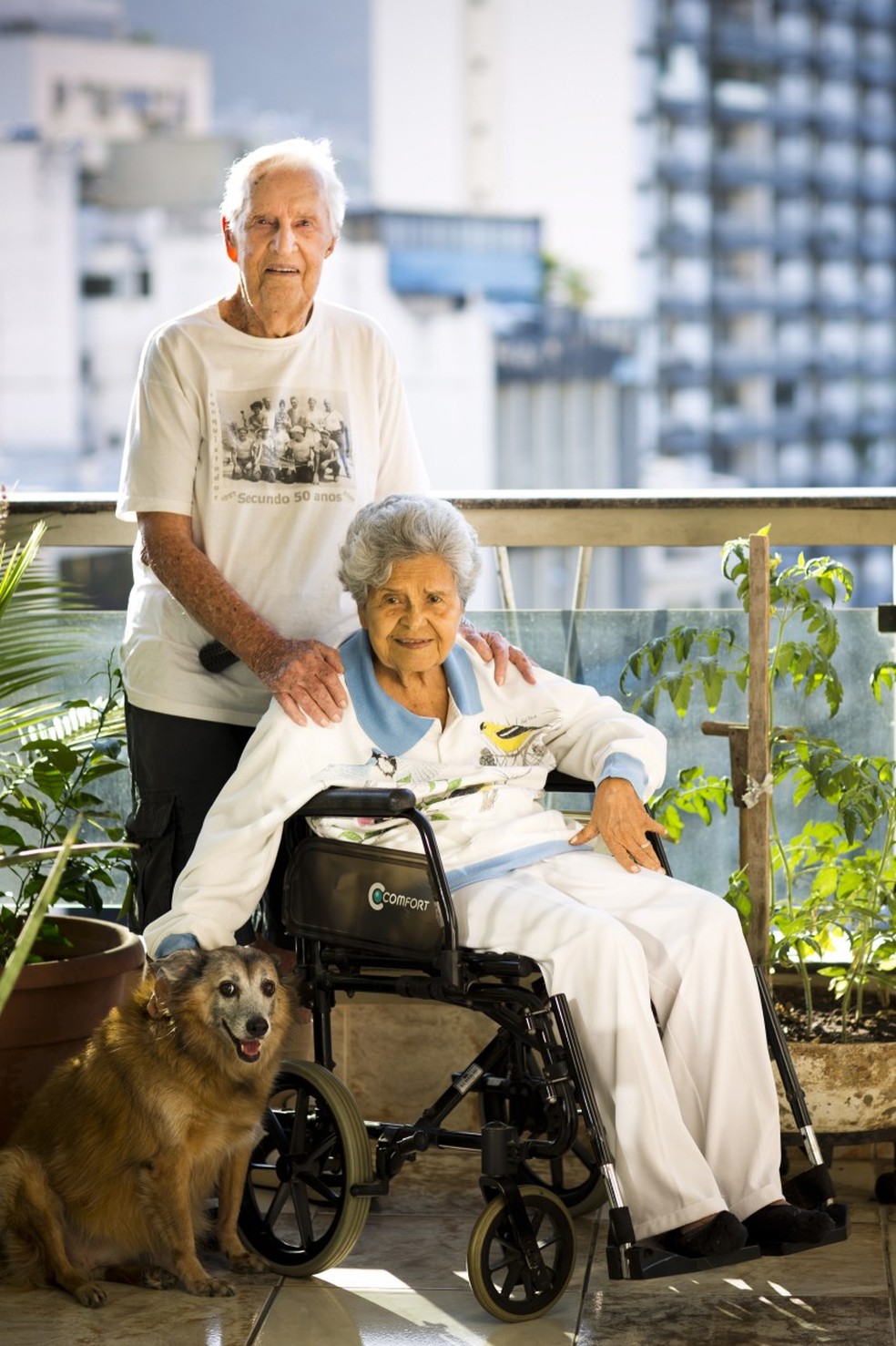 Os escaladores Cyonira e Tadeuz Hollup, pioneiros da escalada no Rio de Janeiro, que morreram há seis anos — Foto: Monica Imbuzeiro / O Globo