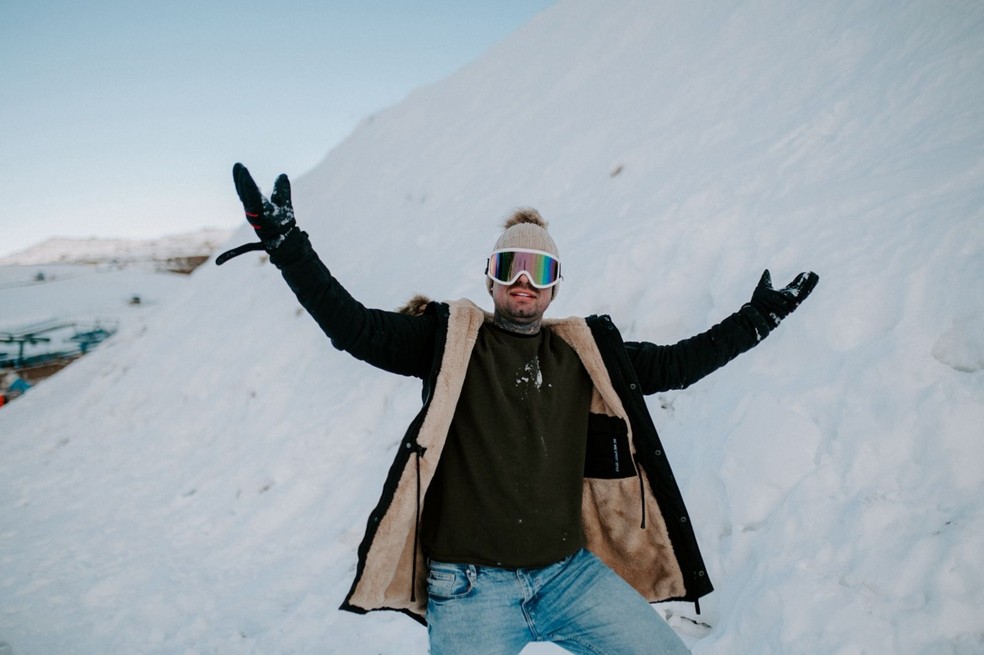 Sessão defotos de brasileiro na neve viraliza e causa tumulto emestação Nono chile -foto: Divulgação
