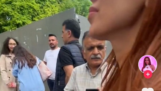 Anitta posta vídeo mostrando cantadas e olhares invasivos de homens na Turquia enquanto ela faz compras
