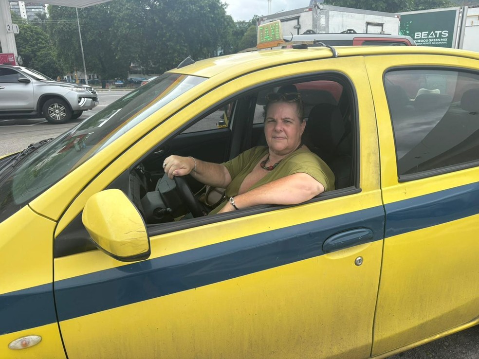 Cristiane Praça gasta normalmente R$120 por dia com etanol — Foto: Lívia Mendes