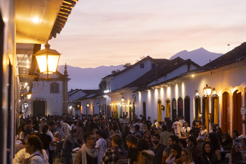 Movimento no Centro Histórico de Paraty — Foto: Márcia Foletto