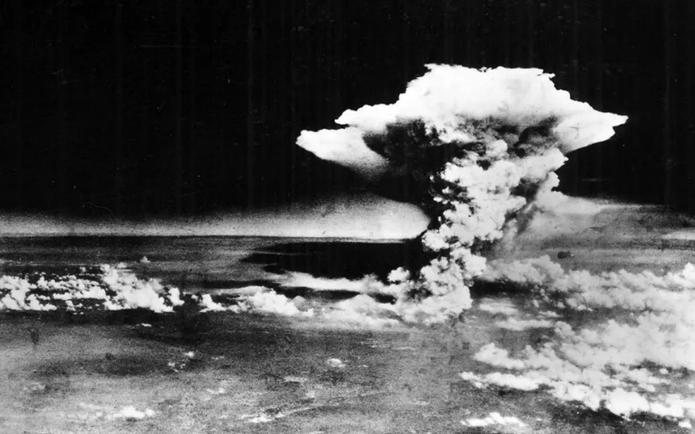 Explosão da bomba em Hiroshima vista do céu — Foto: Reprodução