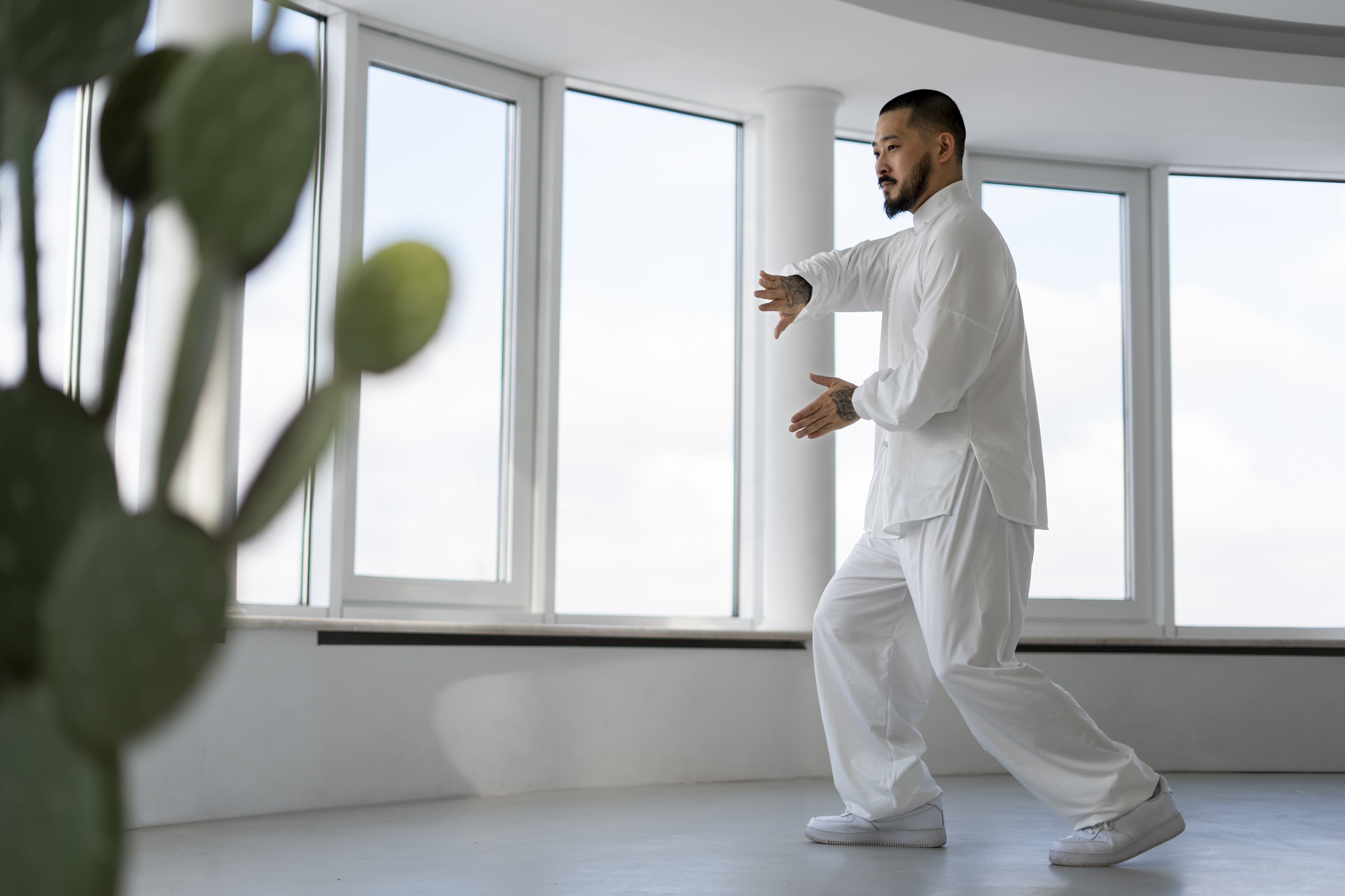 O que é tai chi walking? O exercício que melhora o equilíbrio e ganha espaço entre os treinos - QTU Questões do Universo