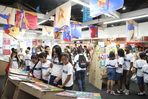 Em crise desde 2015, Fundação Nacional do Livro Infantil e Juvenil deixa Brasil de fora de 'Nobel' do setor e perde espaço para novo instituto