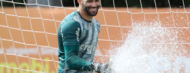 O goleiro Weverton, herói do título, atuava no Athletico e hoje está no Palmeiras. — Foto: Cesar Greco/Palmeiras