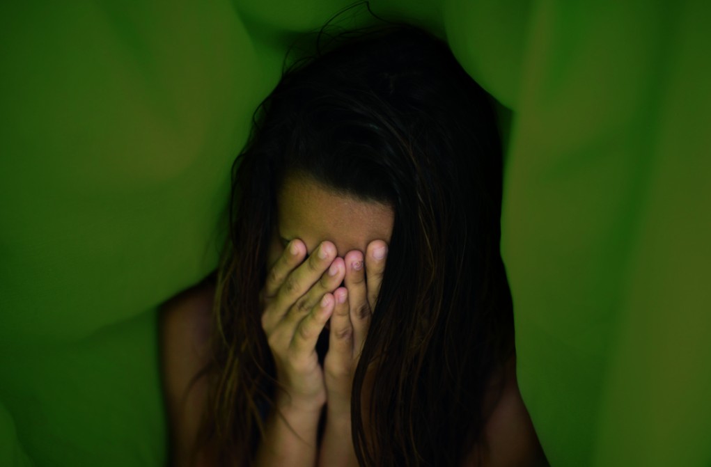 'Parece que as pessoas me olham e veem lixo': O estupro coletivo que abalou o Rio