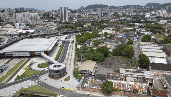 Paes prometeu ao Fla projeto de lei para usar potencial construtivo da Gávea em novo estádio