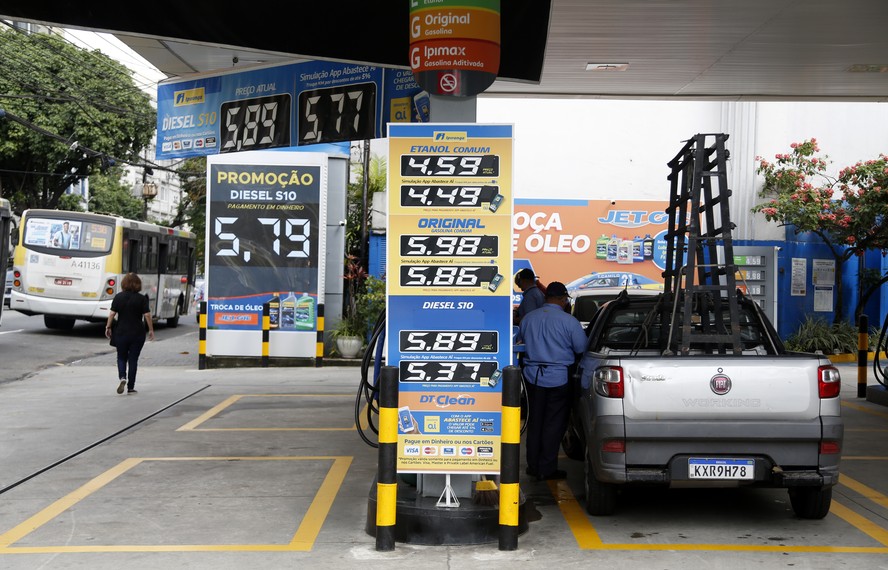 Gasolina fica mais barata em BH, mas está prestes a aumentar; entenda