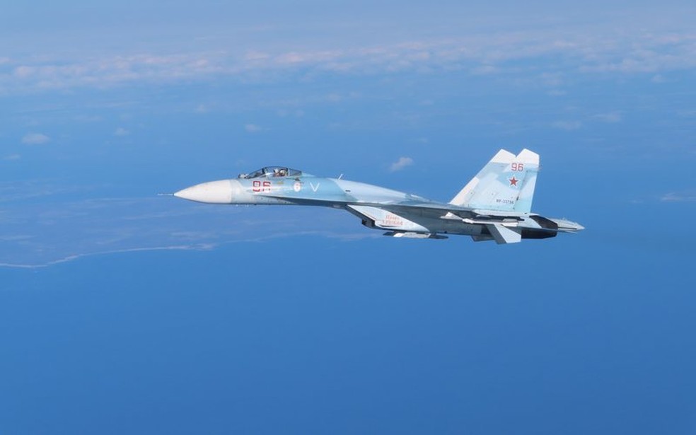 Caça russo Su-27, o mesmo modelo que tentou abater o avião inglês em setembro de 2022 — Foto: Divulgação