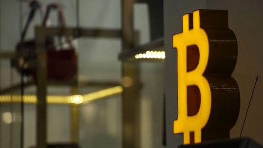 Bitcoin acumula queda de 16% em abril e tem o pior mês desde colapso da FTX