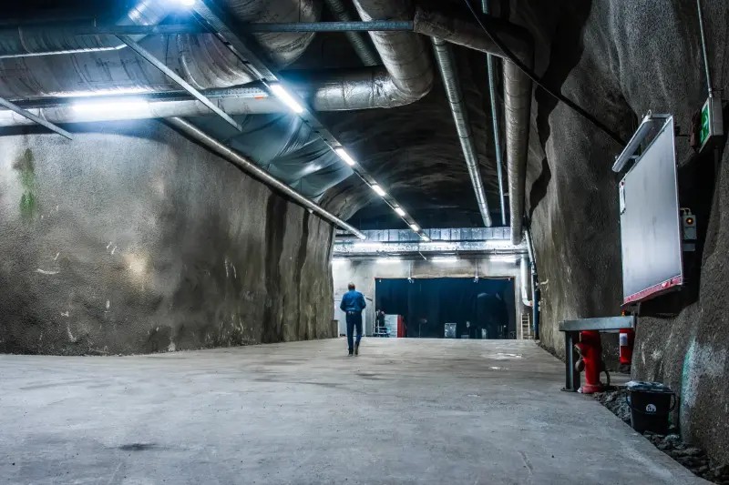 Ferraris, ouro e vinhos: super-ricos investem em bunkers de luxo na Suíça - QTU Questões do Universo