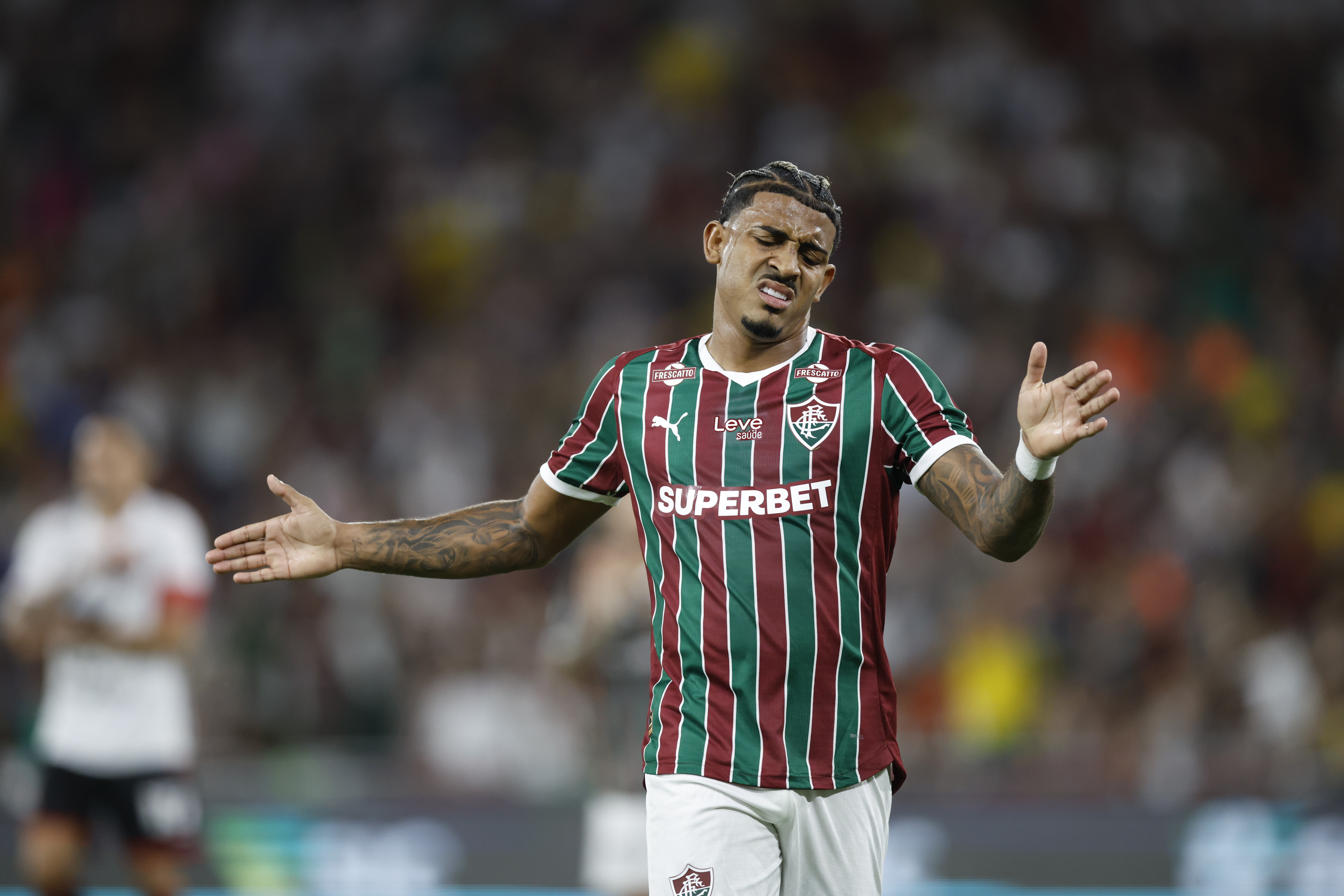 Análise: disposição de John Kennedy contrasta com atuação apática do Fluminense em empate marcado por erros