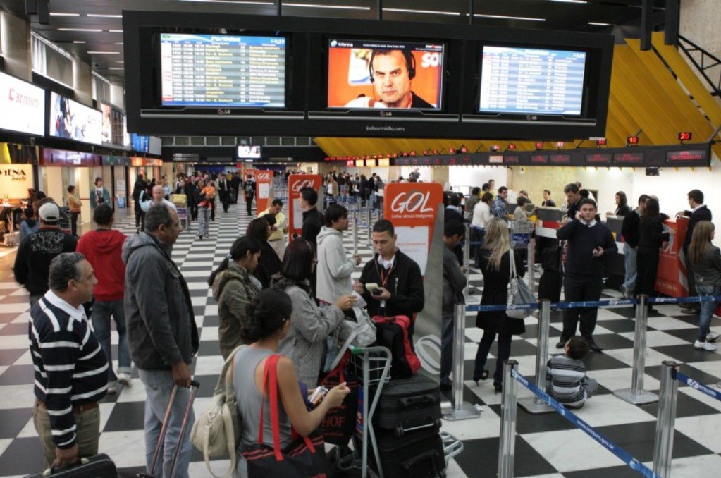 Em 2008, por determinação da Agência Nacional de Aviação Civil (ANAC), o aeroporto deixa de operar voos internacionais da aviação executiva e passou a se chamar oficialmente Aeroporto de São Paulo/Congonhas. — Foto: Marcos Alves/Agencia o Globo