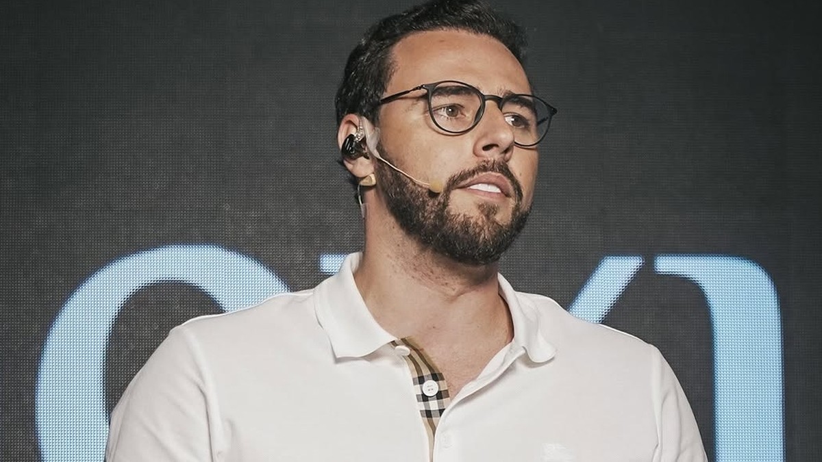 De Anônimo a Líder: Conheça Leandro Ferrari, o Especialista em Marketing que Ajuda Celebridades e Empresas a Alcançar o Sucesso