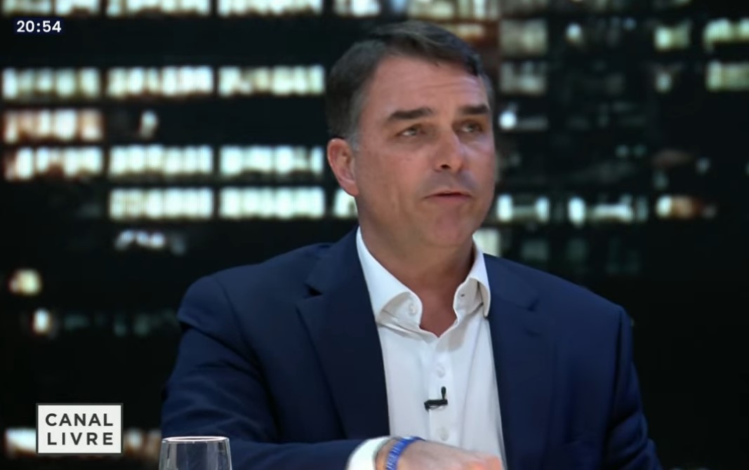 Flávio Bolsonaro afirma que vai aceitar resultado de eleição, mas pede mais ‘transparência’ em urna eletrônica