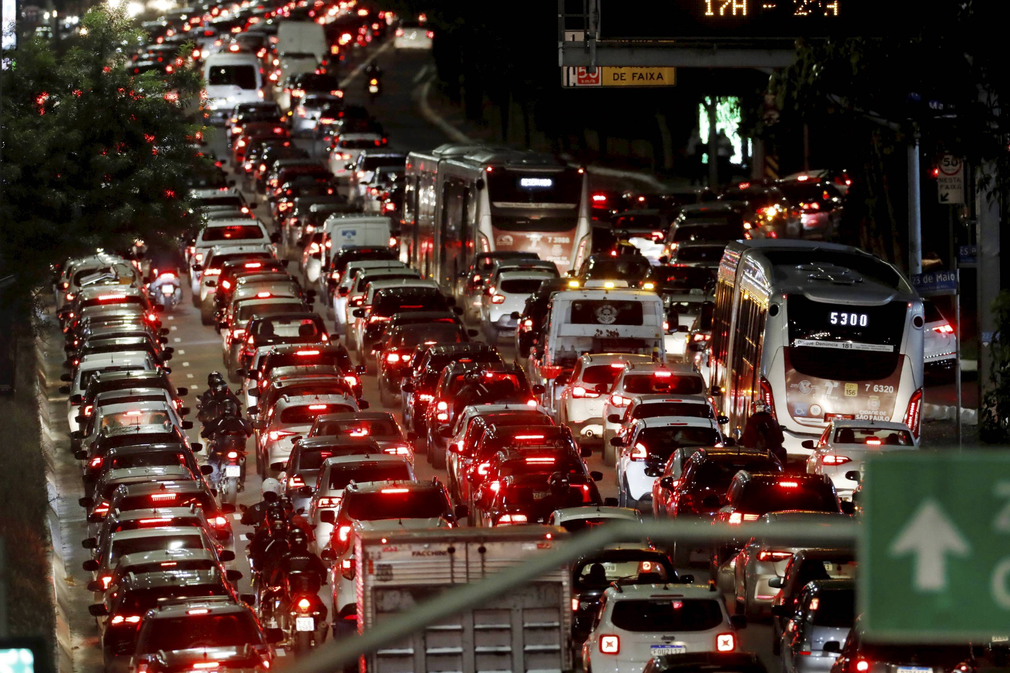 Trilhos insuficientes, baixa integração, custo alto: veja o que propõem Tarcísio e Haddad para desatar o nó do transporte em SP