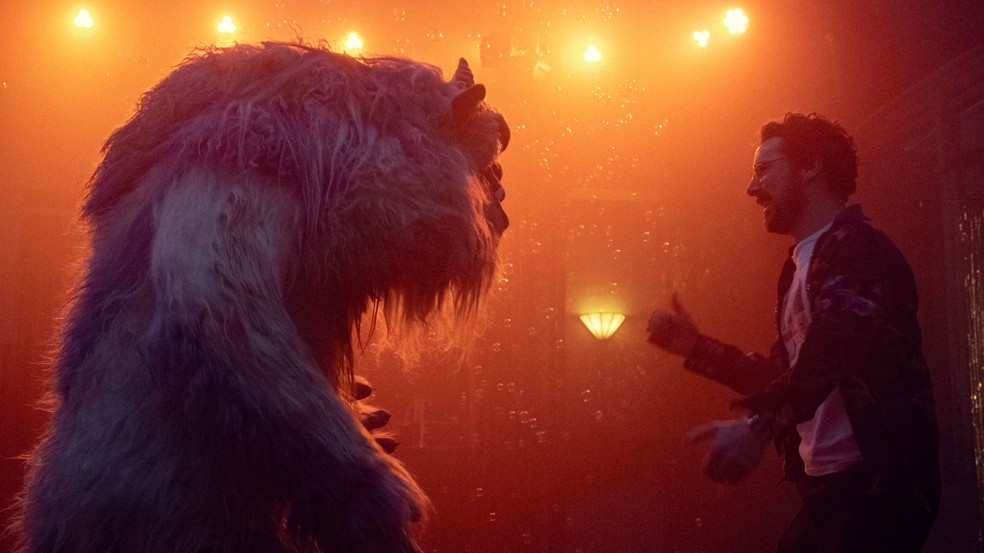 Eric: personagem gigante é exemplo real de perda de sanidade do protagonista — Foto: Divulgação Netflix