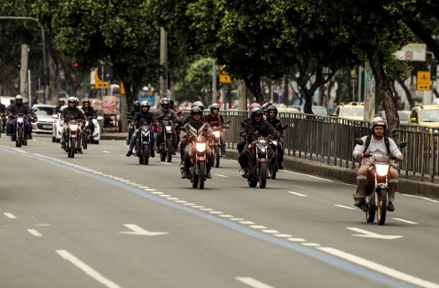 Motociclistas na Avenida Presidente Vargas, no Centro do Rio: frota quintuplicou no país em duas décadas