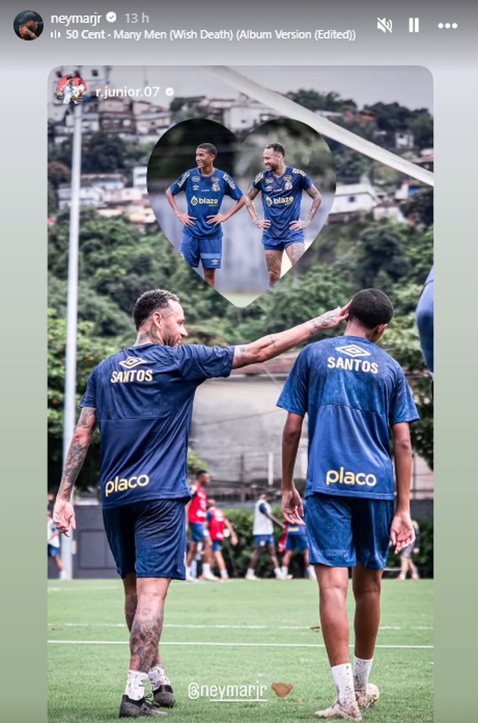 Neymar brinca com Juninho durante treino no Santos &mdash; Foto: Instagram