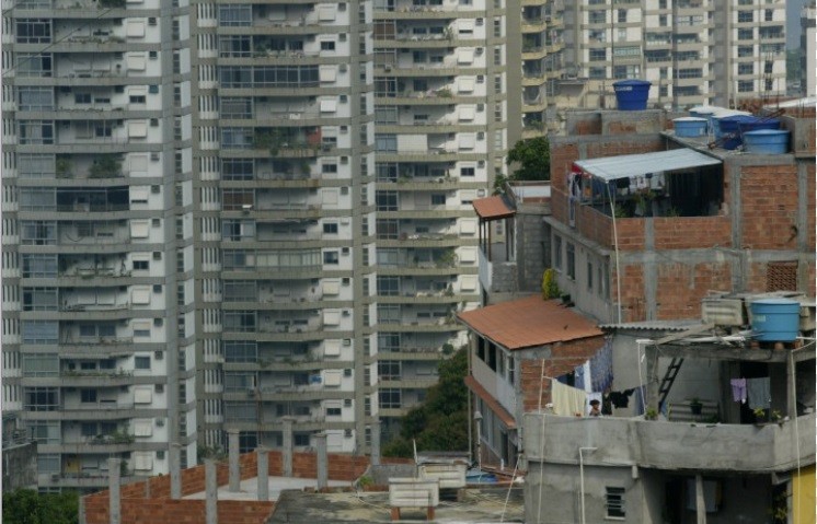 Desigualdade volta a cair no Brasil e chega ao menor nível da série, mas país segue entre os mais desiguais do mundo
