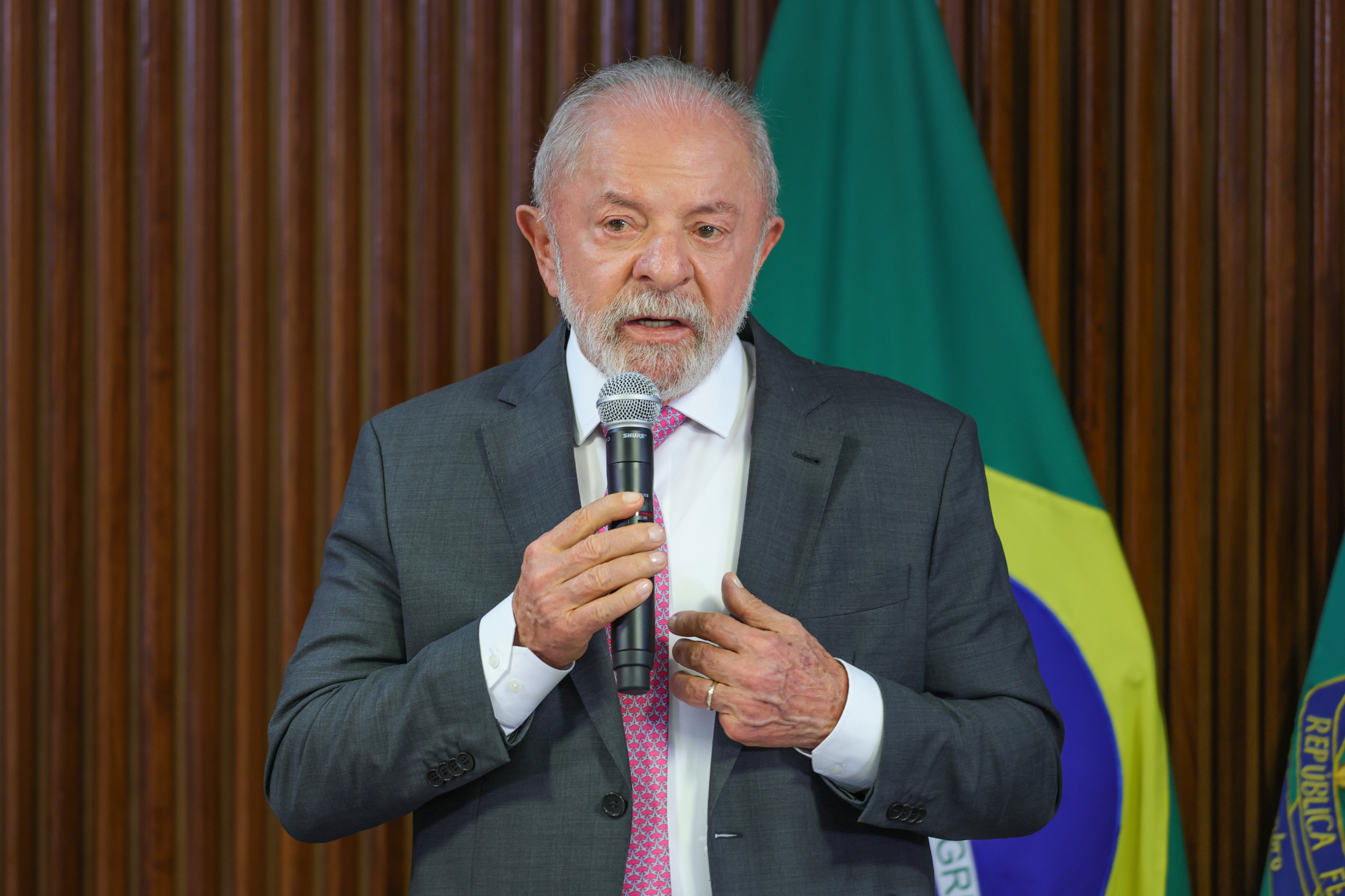 'N&atilde;o vamos sossegar enquanto o pre&ccedil;o do diesel n&atilde;o parar de subir', diz Lula