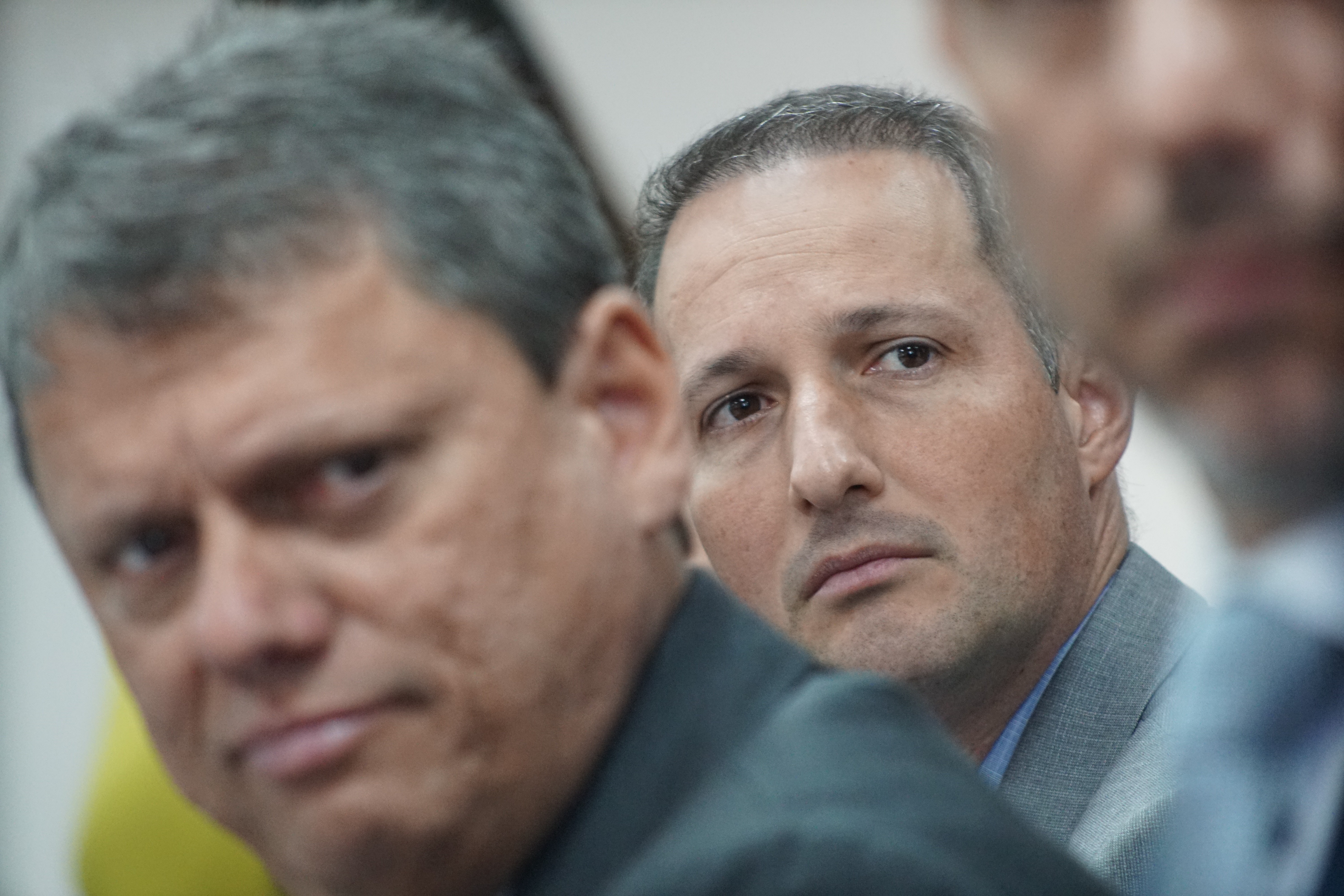 Após queixas de relação fria na pré-campanha, Tarcísio e Derrite ensaiam reaproximação em SP e intensificam agendas conjuntas