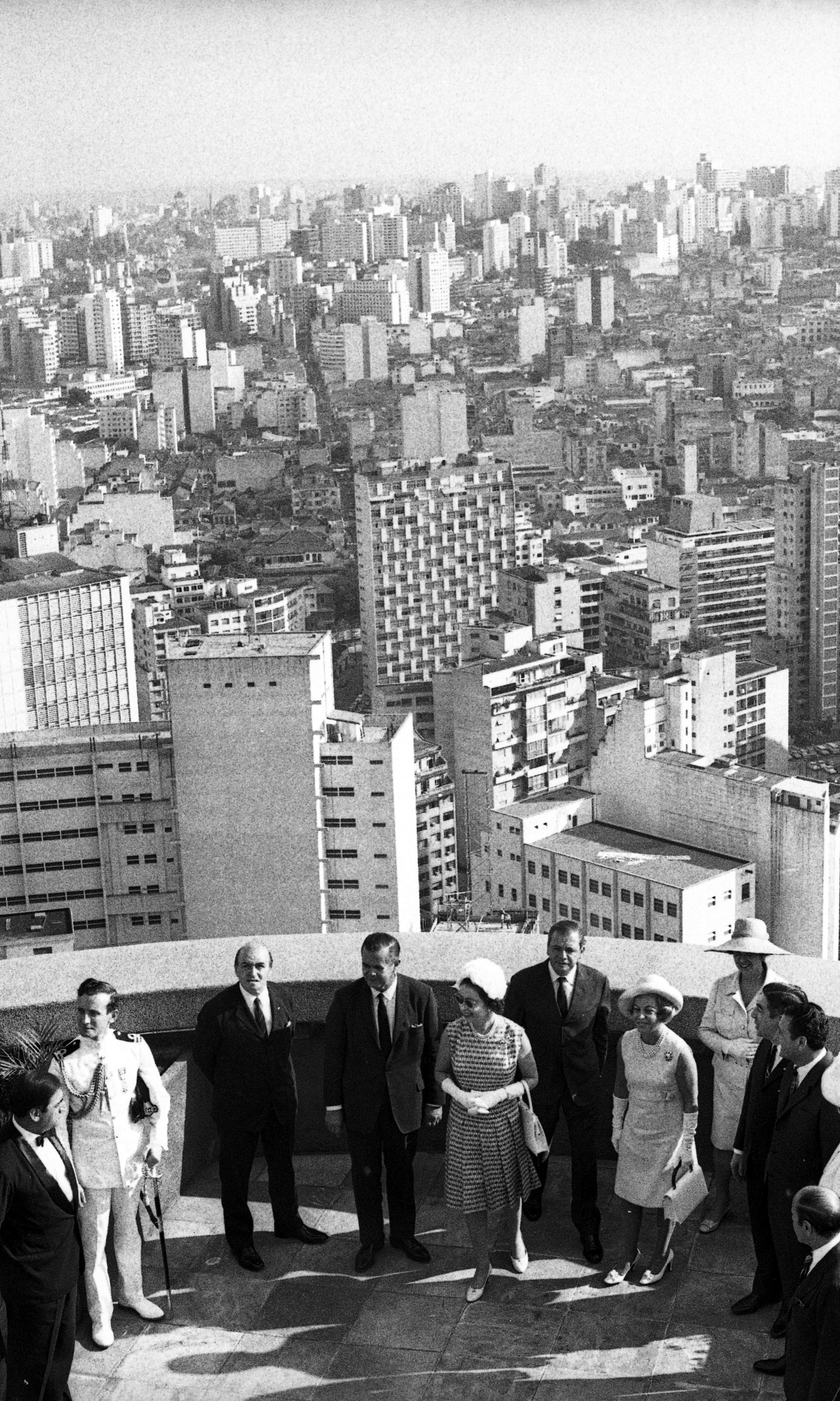 A rainha Elizabeth II durante visita ao Edifício Itália, em São Paulo, 1968 — Foto: Arquivo/Agência O GLOBO