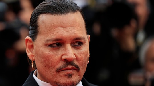 Johnny Depp chora após seu filme receber sete minutos de aplausos no Festival de Cannes; veja vídeo
