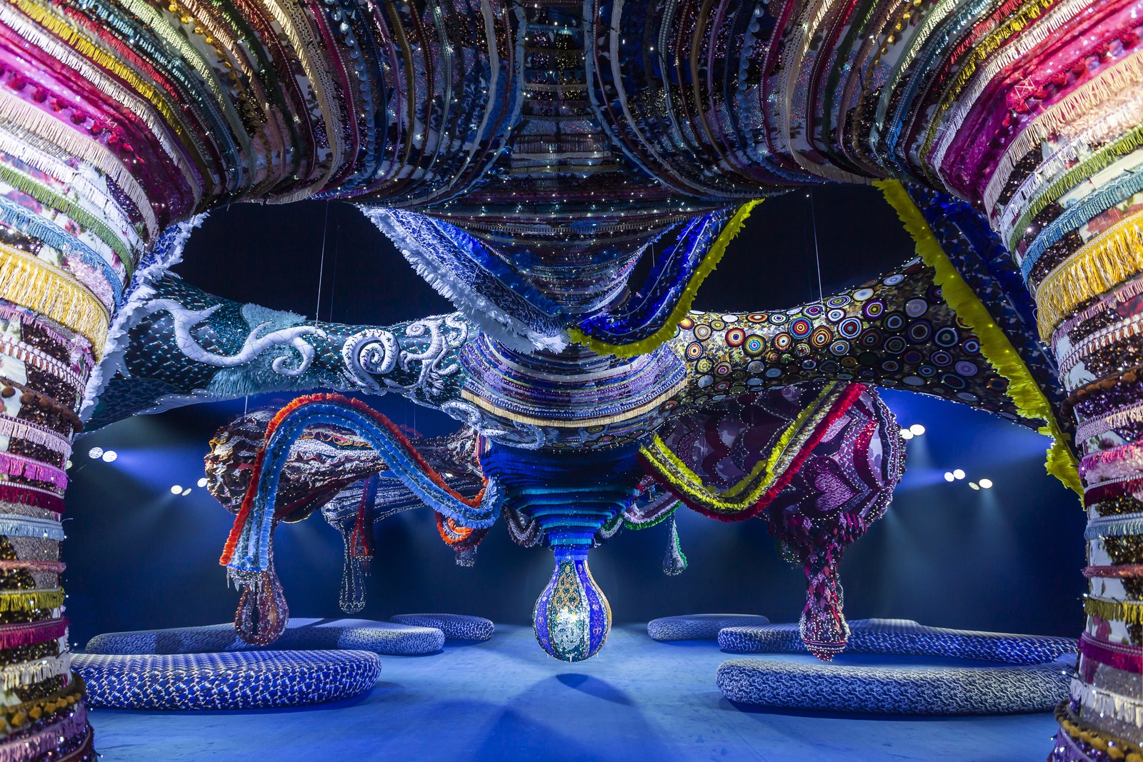 joana-vasconcelos-conhe-a-artista-pl-stica-que-famosa-por-esculturas