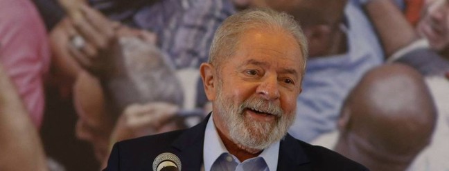 DISCURSO - Em discurso no Sindicato dos Metalúrgicos do ABC, em São Bernardo do Campo, Lula criticou duramente a gestão de Bolsonaro durante a pandemia e chamou o presidente de negacionista — Foto: MIGUEL SCHINCARIOL / AFP