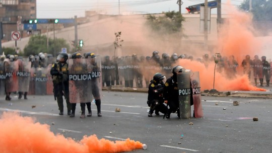 Protestos em Lima causam primeira morte na capital após recusa do Congresso a antecipar eleições