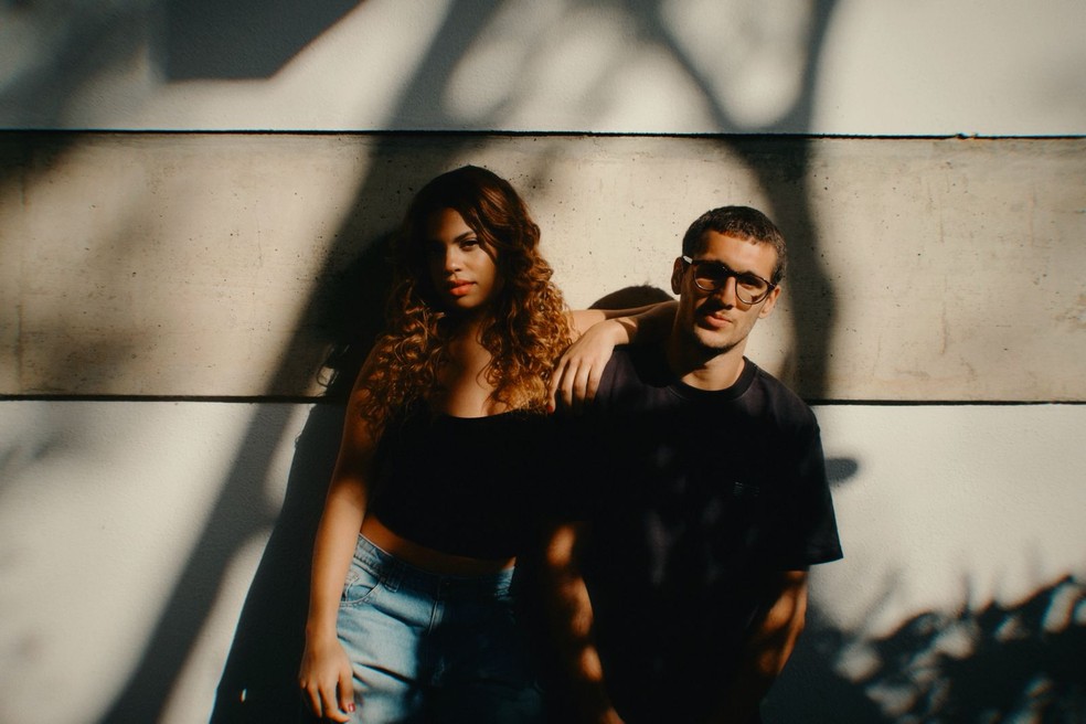 'Venho de uma família reservada, que é meu maior exemplo e não depende da internet para sobreviver. Essa é a minha sorte', diz Clara — Foto: Lucas Nogueira