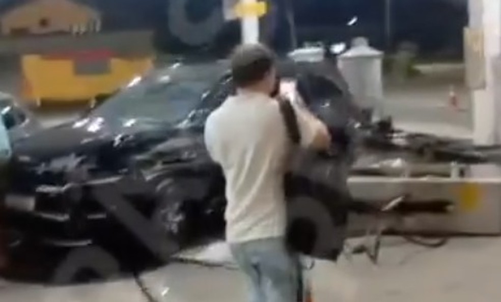 Eduardo Paes diz que secretáriode Proteção e Defesa do Consumidor do município do Rio, João Pires, foi alvo de atentado — Foto: Reprodução