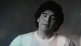 Propaganda com Maradona recriado por IA gera polêmica na Argentina: ‘Ele jamais faria isso’