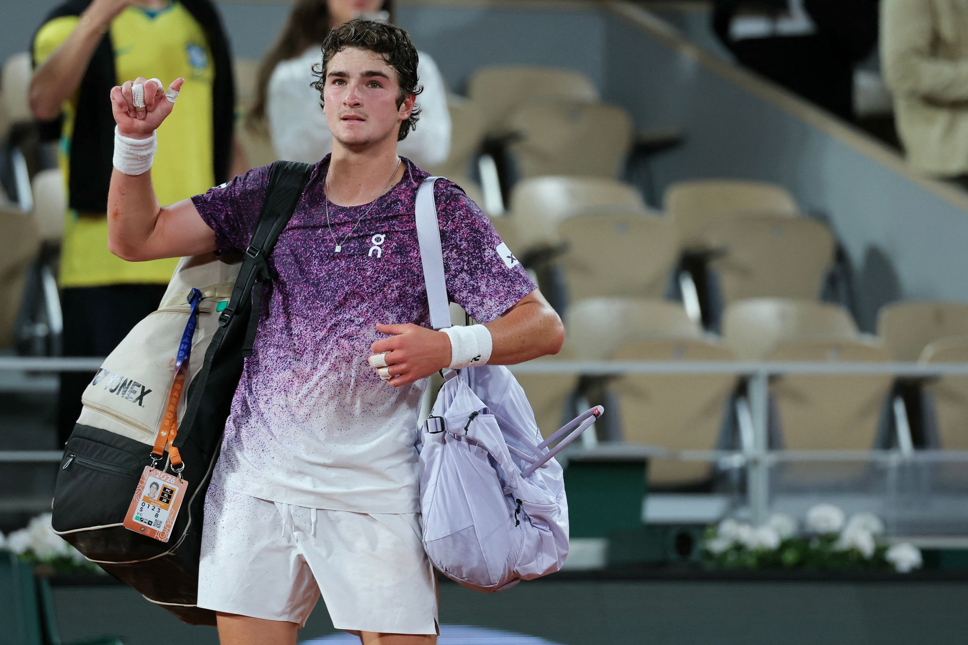 João Fonseca lamenta eliminação nas quartas, mas valoriza campanha em Roland Garros: 'Me traz convicção para seguir'