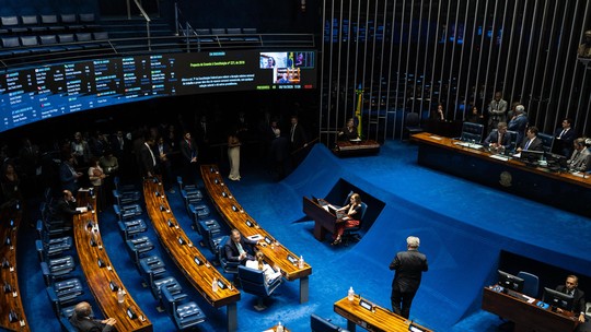 Fim da 6x1 vira tema político de maior repercussão desde 2025, e recuo de Flávio não evita vitória da esquerda nas redes